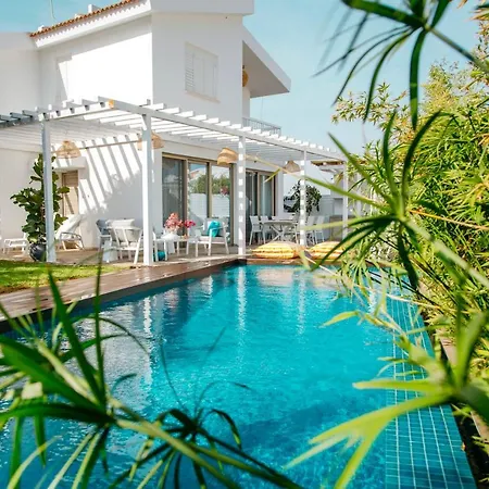 Island Seaside Villa Paralímni
