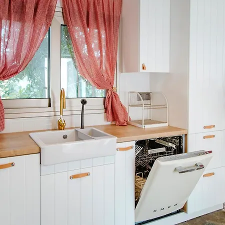 Island Seaside Villa *