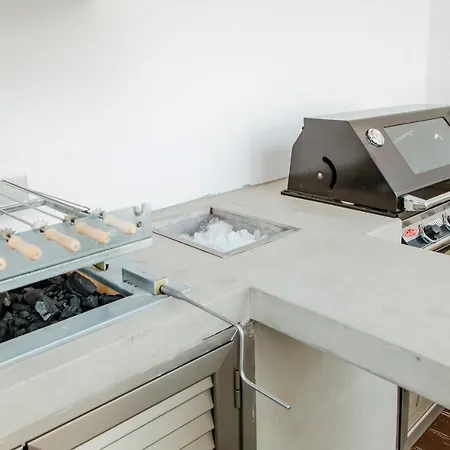 Island Seaside Villa *