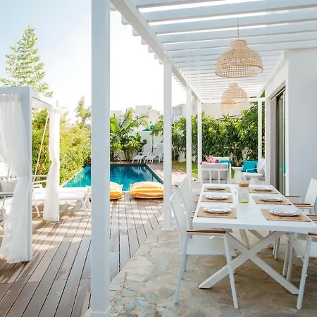 Island Seaside Villa *