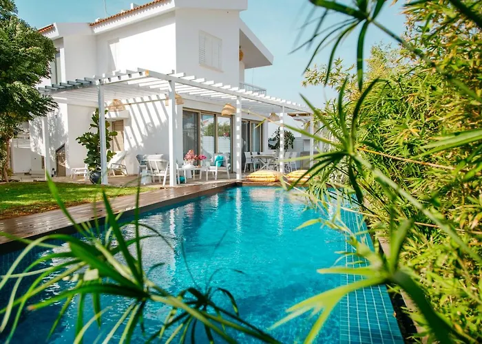 Island Seaside 빌라 파라림니